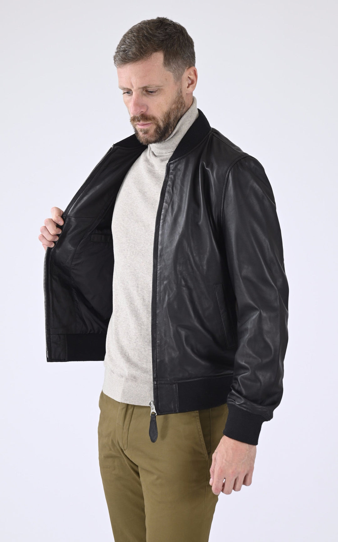 A "LC 300 LAMB" Noir Schott Teddy Homme interior photo