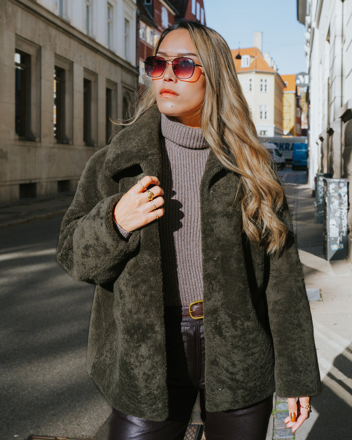 Irene, 65 cm. - Halsbånd - Krøllet lam - Kvinder - Hæren