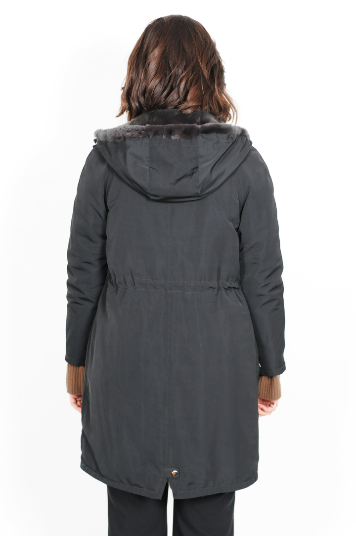 17611 - Black Parka Coat med pelsfor - Kvinner