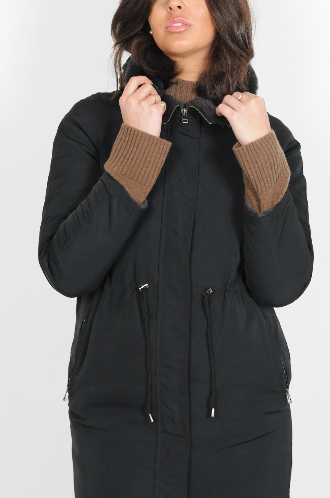 17611 - Black Parka Coat med pelsfor - Kvinner