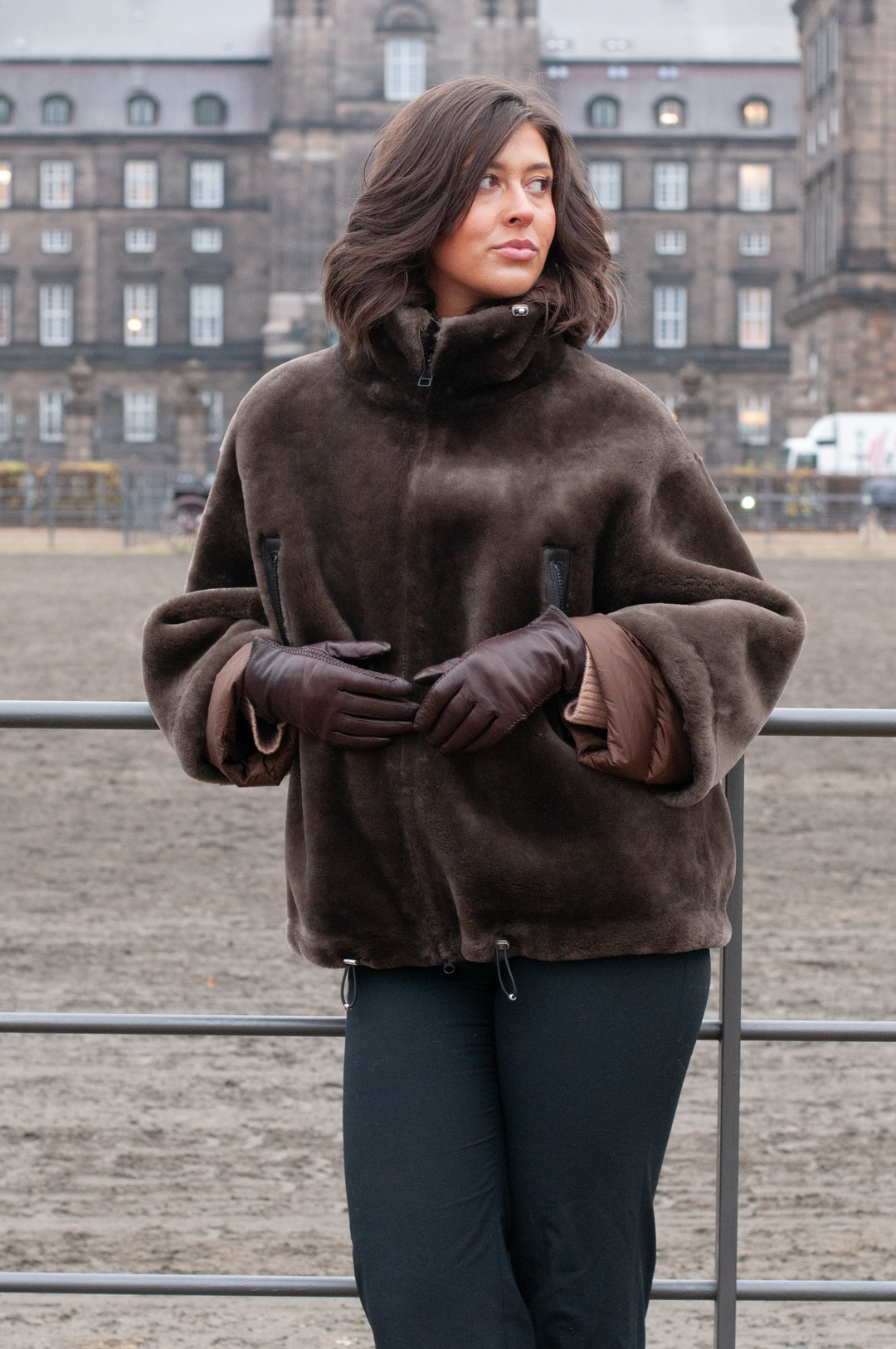 Idane, 69 cm. - Huva - Lamm rakt hår - Dam - Brun