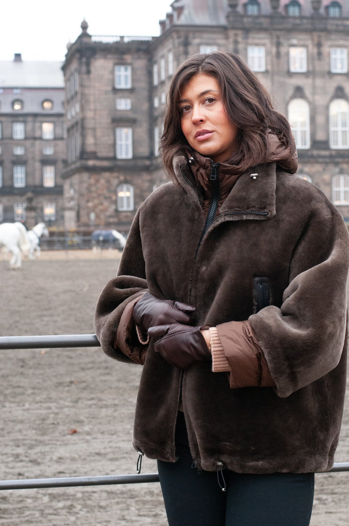 Idane, 69 cm. - Huva - Lamm rakt hår - Dam - Brun