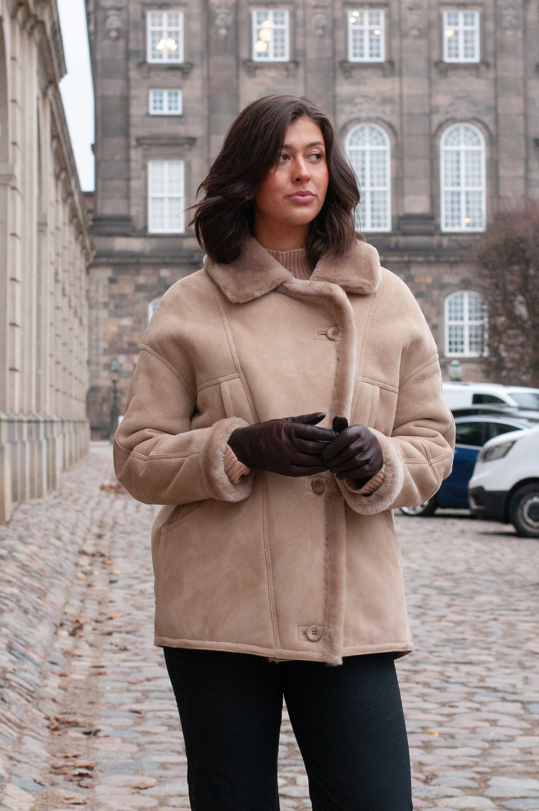 Hervati, 75 cm. - Collier - Agneau en daim - femmes - chêne