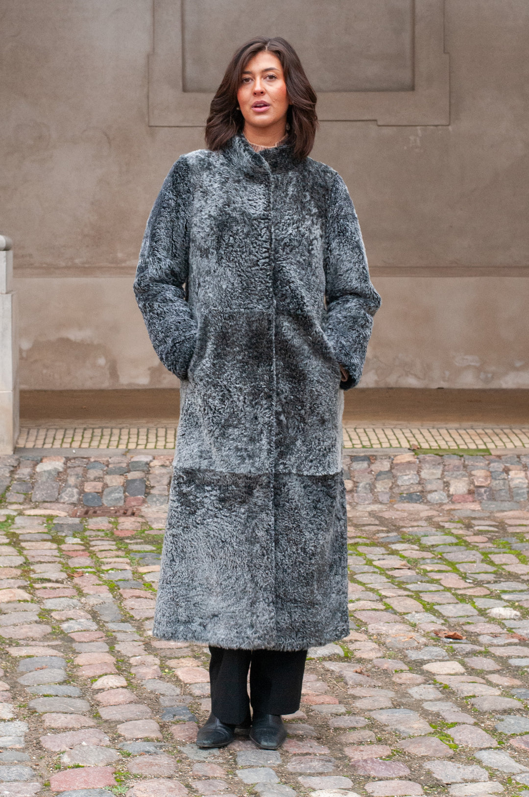 Innocente, 125 cm. - Krage - La Coon Lamb - Dam - Svart