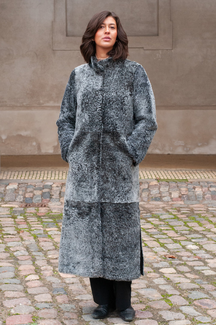 Innocente, 125 cm. - Krage - La Coon Lamb - Dam - Svart