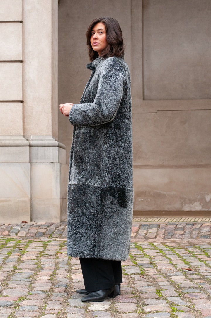 Innocente, 125 cm. - Krage - La Coon Lamb - Dam - Svart