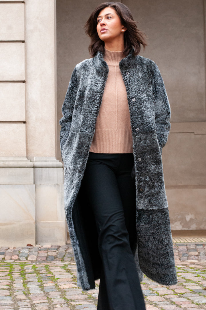 Innocente, 125 cm. - Krage - La Coon Lamb - Dam - Svart