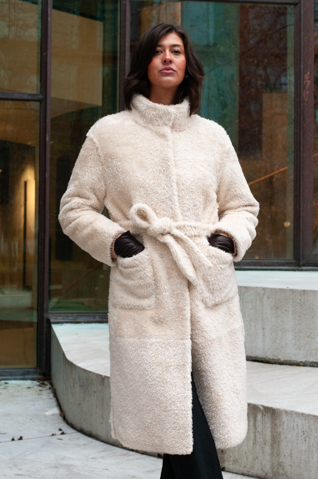 Ilga, 109 cm. - Krage - La Coon Lamb - Dam - Beige