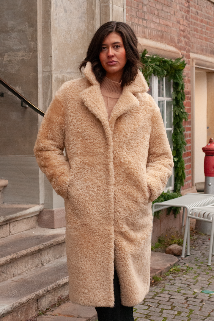 Izia, 105 cm. - Krage - La Coon Lamb - Kvinner - Lett kamel