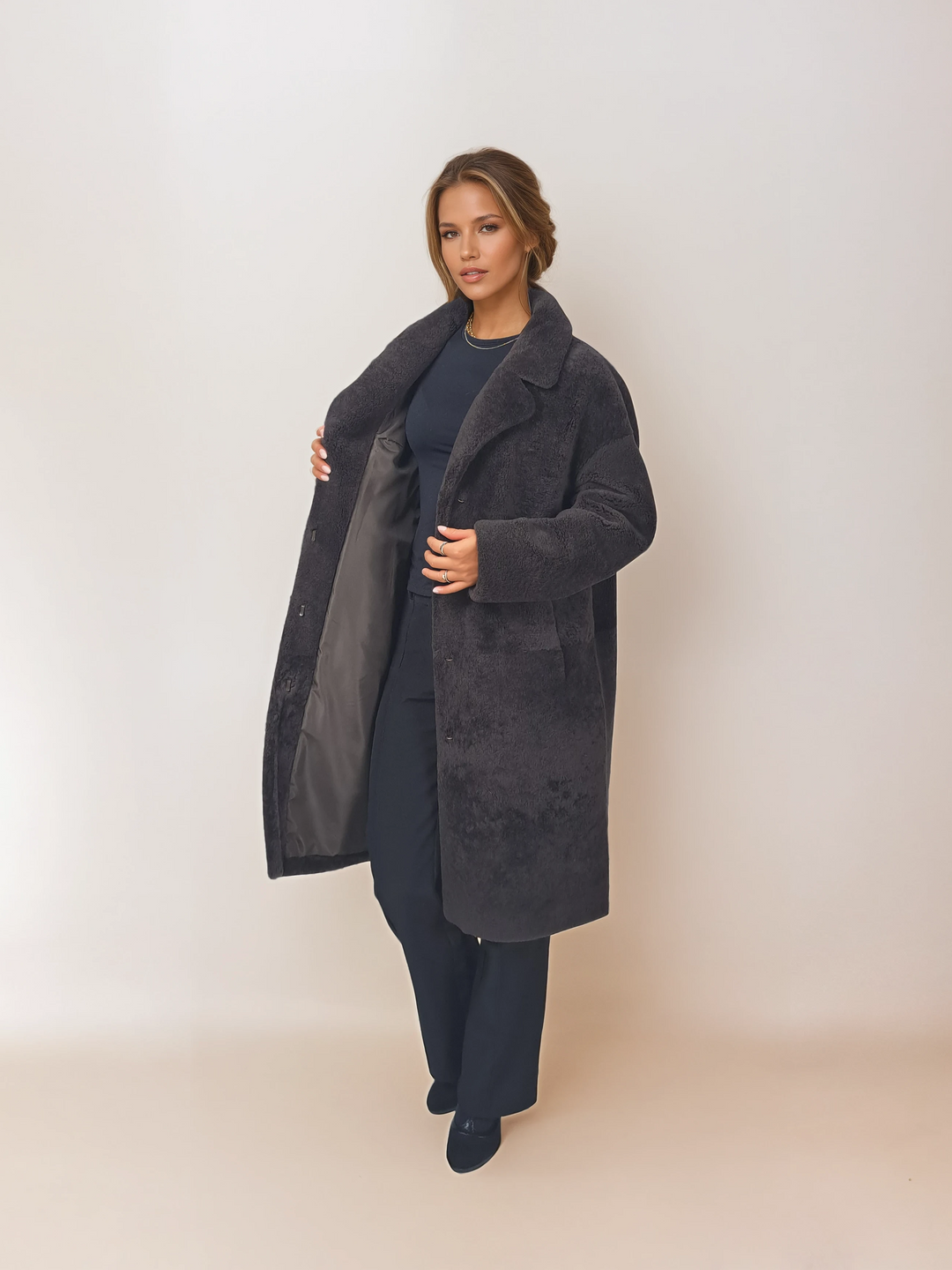 Hella, 95 cm. - Krage - Lockigt lamm - Kvinnor - Kaffe