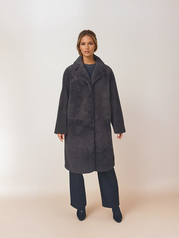 Hella, 95 cm. - Krage - Lockigt lamm - Kvinnor - Kaffe