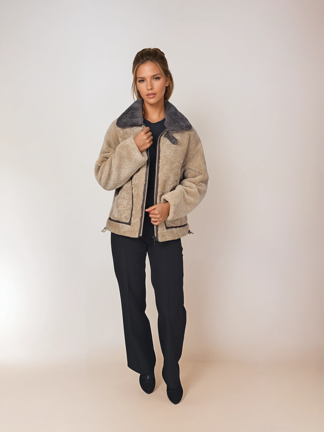 Illulu, 63 cm. - Krage - Curly Lamb - Dam - Light Camel & Taupe