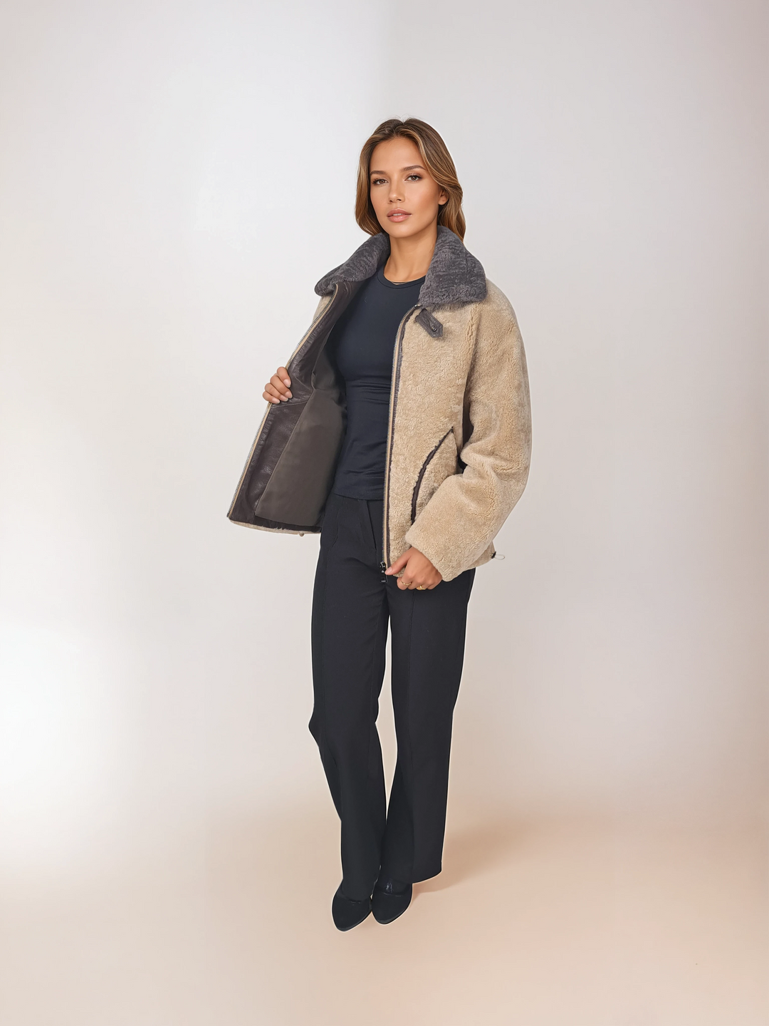 Illulu, 63 cm. - Krage - Curly Lamb - Dam - Light Camel & Taupe