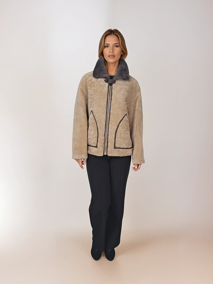 Illulu, 63 cm. - Krage - Curly Lamb - Dam - Light Camel & Taupe