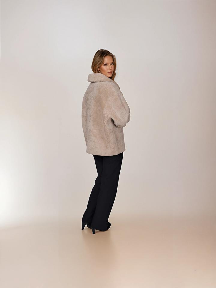 Irene, 65 cm. - Krave - Krøllet lam - Damer - Mørk Beige