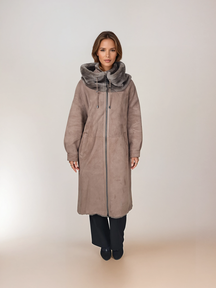 Ny Gabiana, 108 cm. - Hætte - Ruskindslam - Damer - Mørk eg