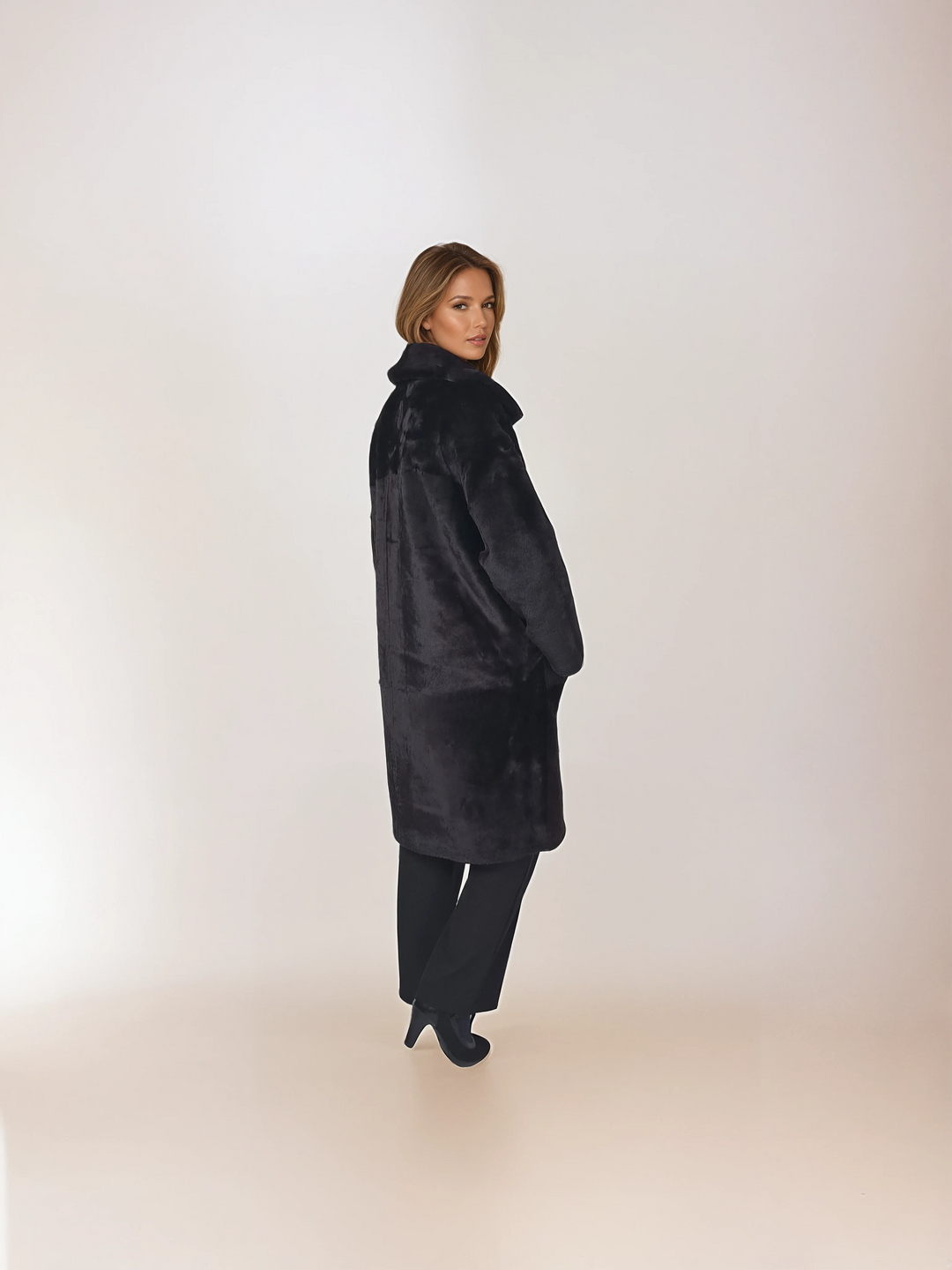 Isilda, 105 cm. - Krave - Nappa lam - Damer - Mørkebrun