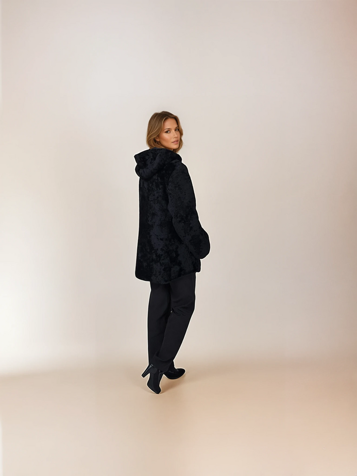 Trinité, 73 cm. - Hood - Agneau bouclé - Femmes - noir