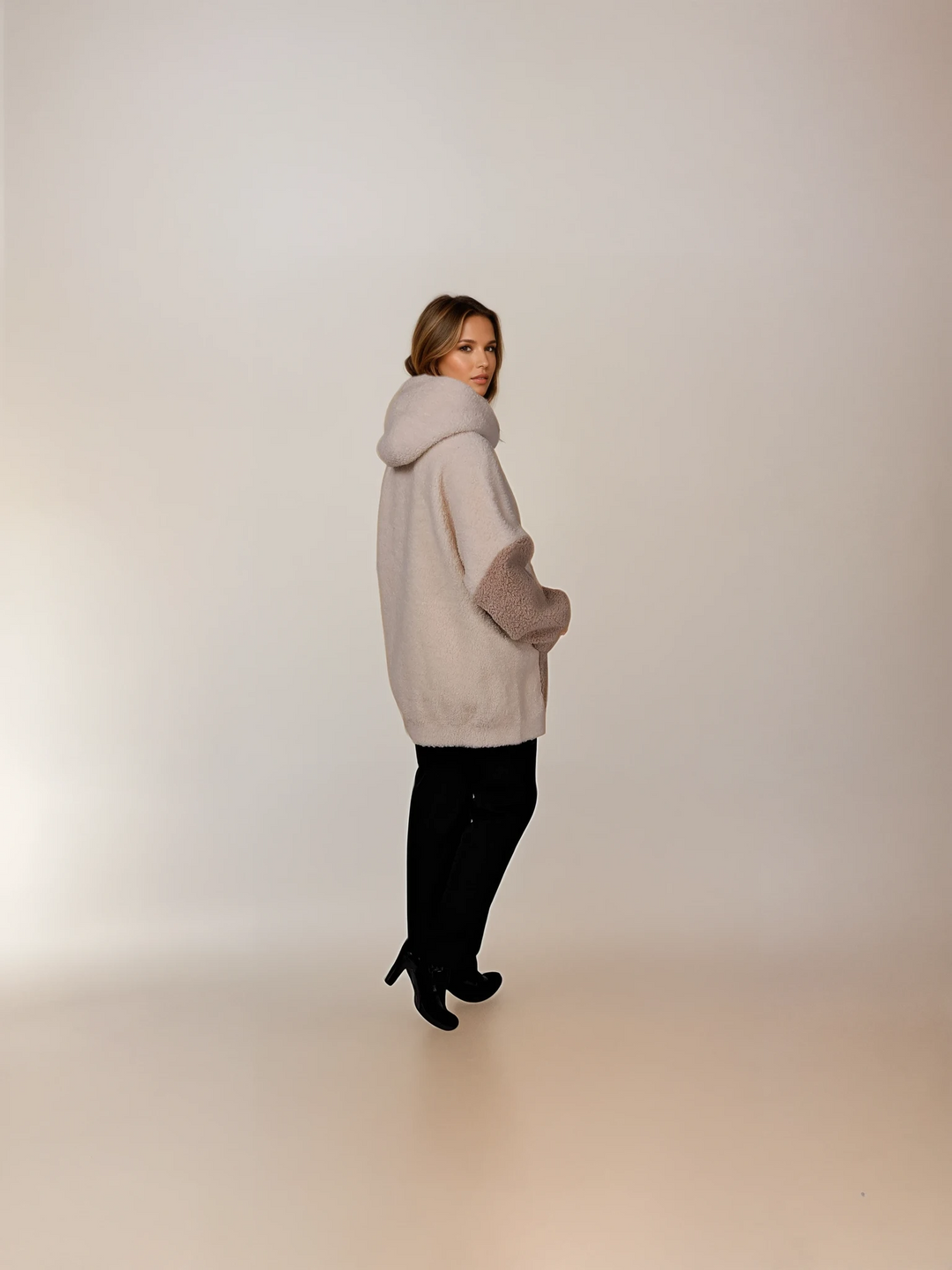 Ilyana, 75 cm. - Hætte - Air Wool Raffle - Damer - Off White