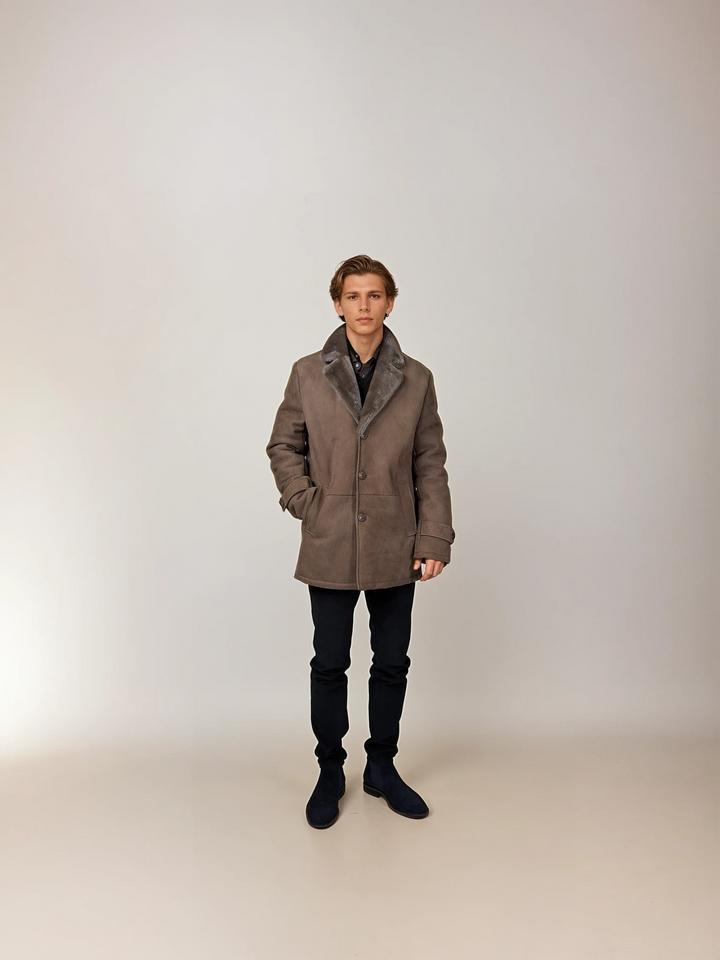 Isidore, 80 cm. - Krage - Mocka Lamm - Man - Mörk Ek