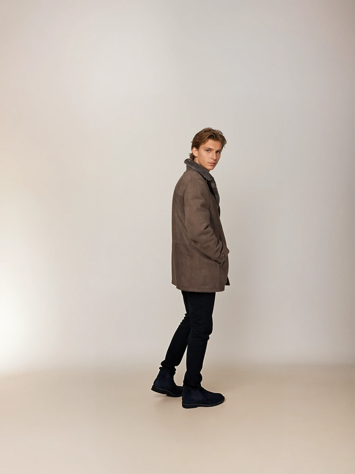 Isidore, 80 cm. - Krage - Mocka Lamm - Man - Mörk Ek