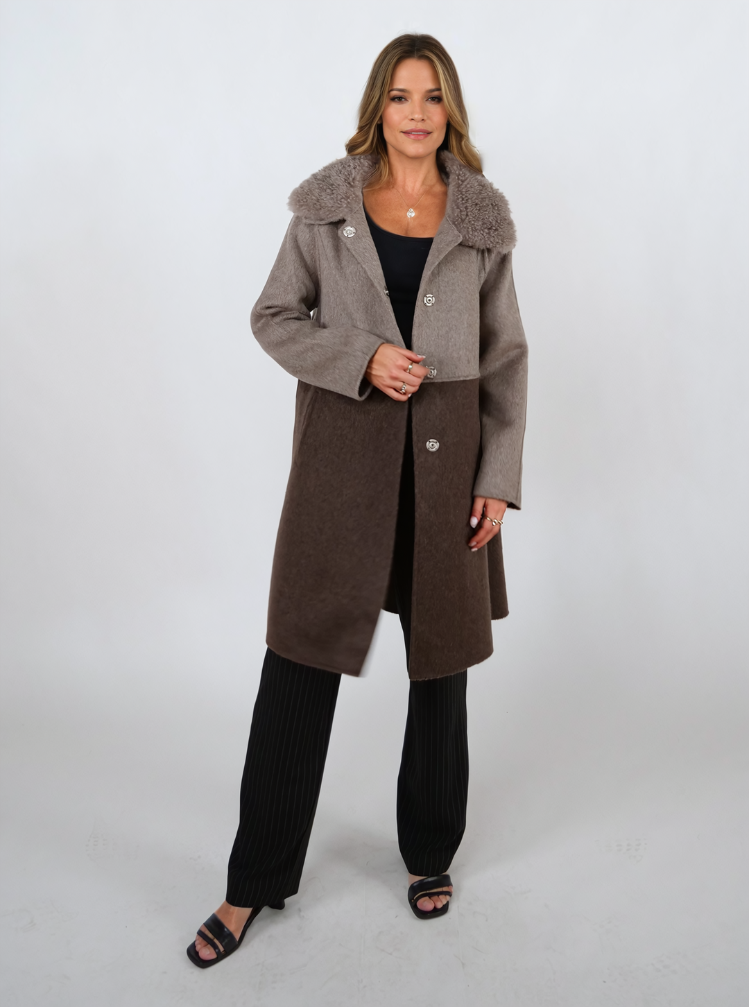 Italia, 95 cm. – Kragen – 100 % Wolle – Damen – Taupe und Dunkelbraun