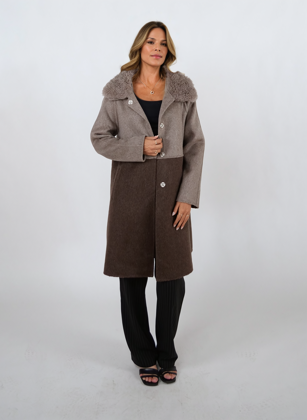 Italia, 95 cm. – Kragen – 100 % Wolle – Damen – Taupe und Dunkelbraun