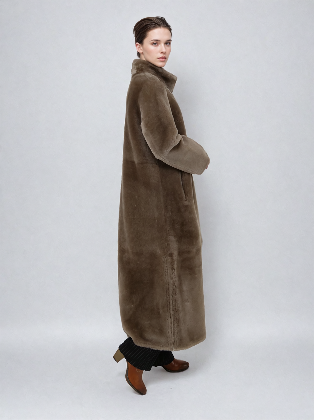 Flora, 125 cm. - Collier - Agneau en daim - Femmes Mabet de shearling - chêne foncé