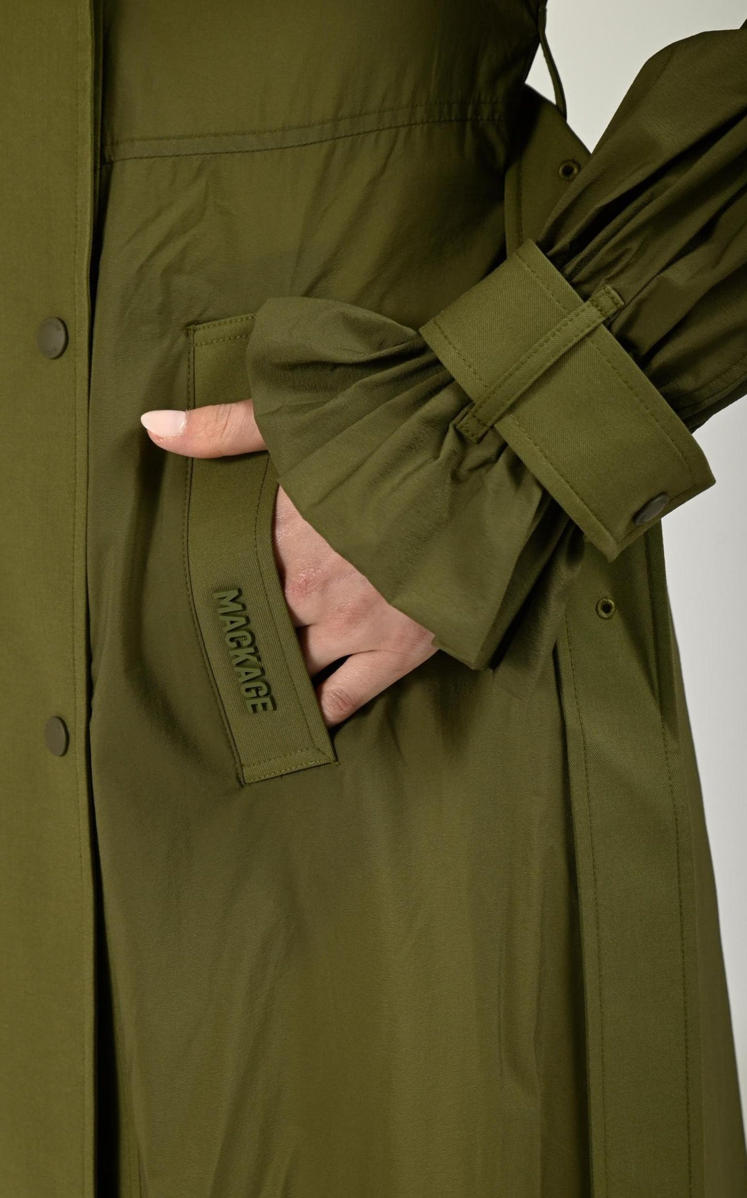 7/8 Textile Femme Mackage, modèle Zonomi de couleur light military