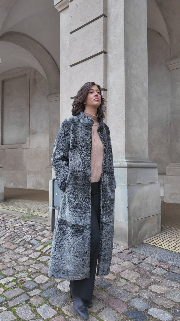 Innocente, 125 cm. - Krage - La Coon Lamb - Dam - Svart