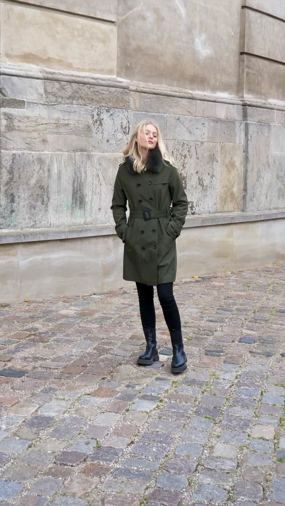 Daisy 90 cm - Trenchcoat med pelskrave - Kvinde - Army