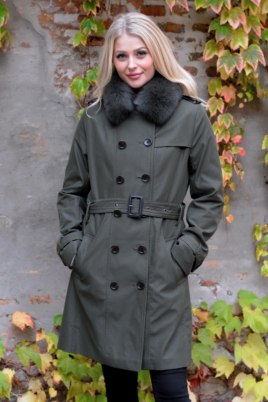 Daisy 90 cm - Trenchcoat med pelskrave - Kvinde - Army